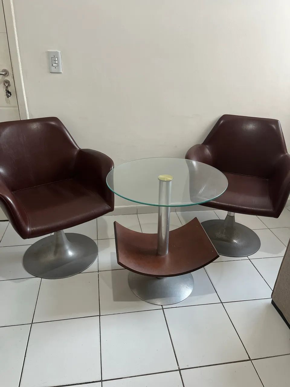 Vendo poltronas giratórias de couro com centro  - Foto 4