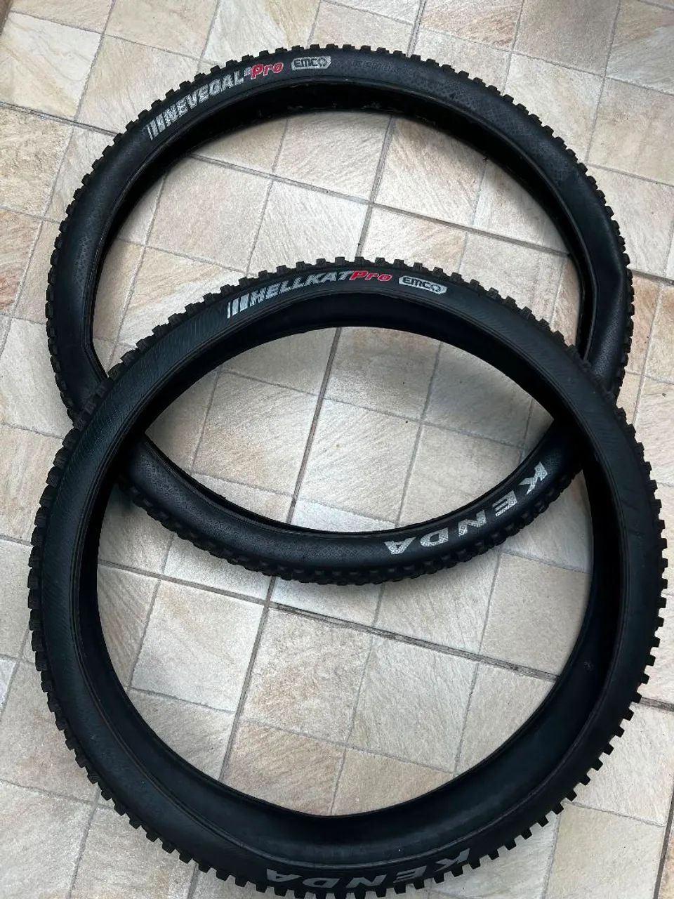 Pneus kenda HellKrat Pro 2,30 em bom estado 