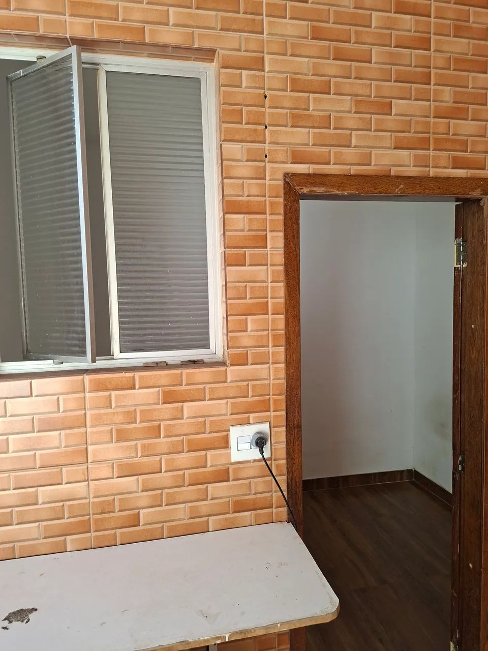 Aluga-se quarto com banheiro  - Foto 2