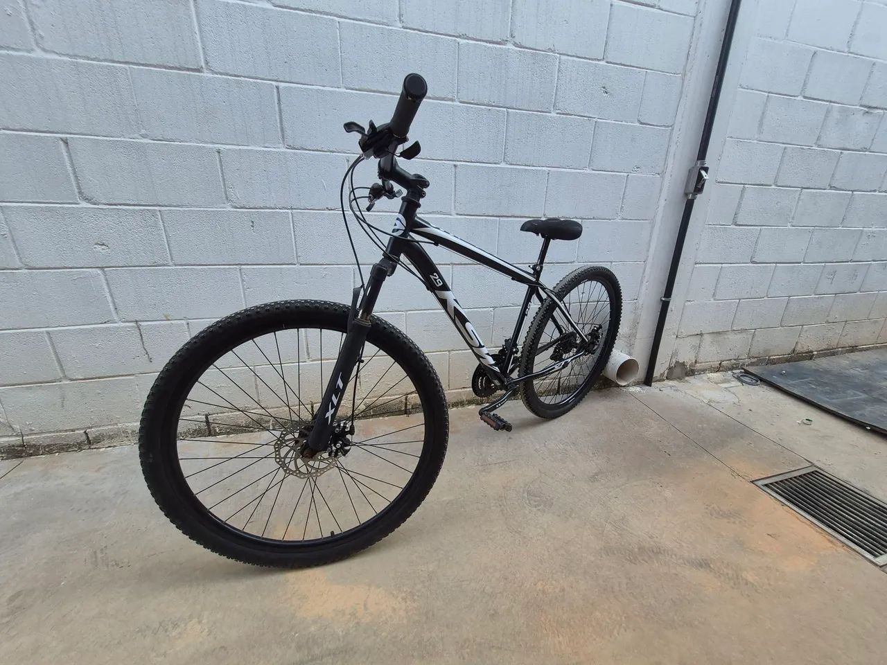 Bicicleta aro 29 ksw branca e preta  - Foto 5