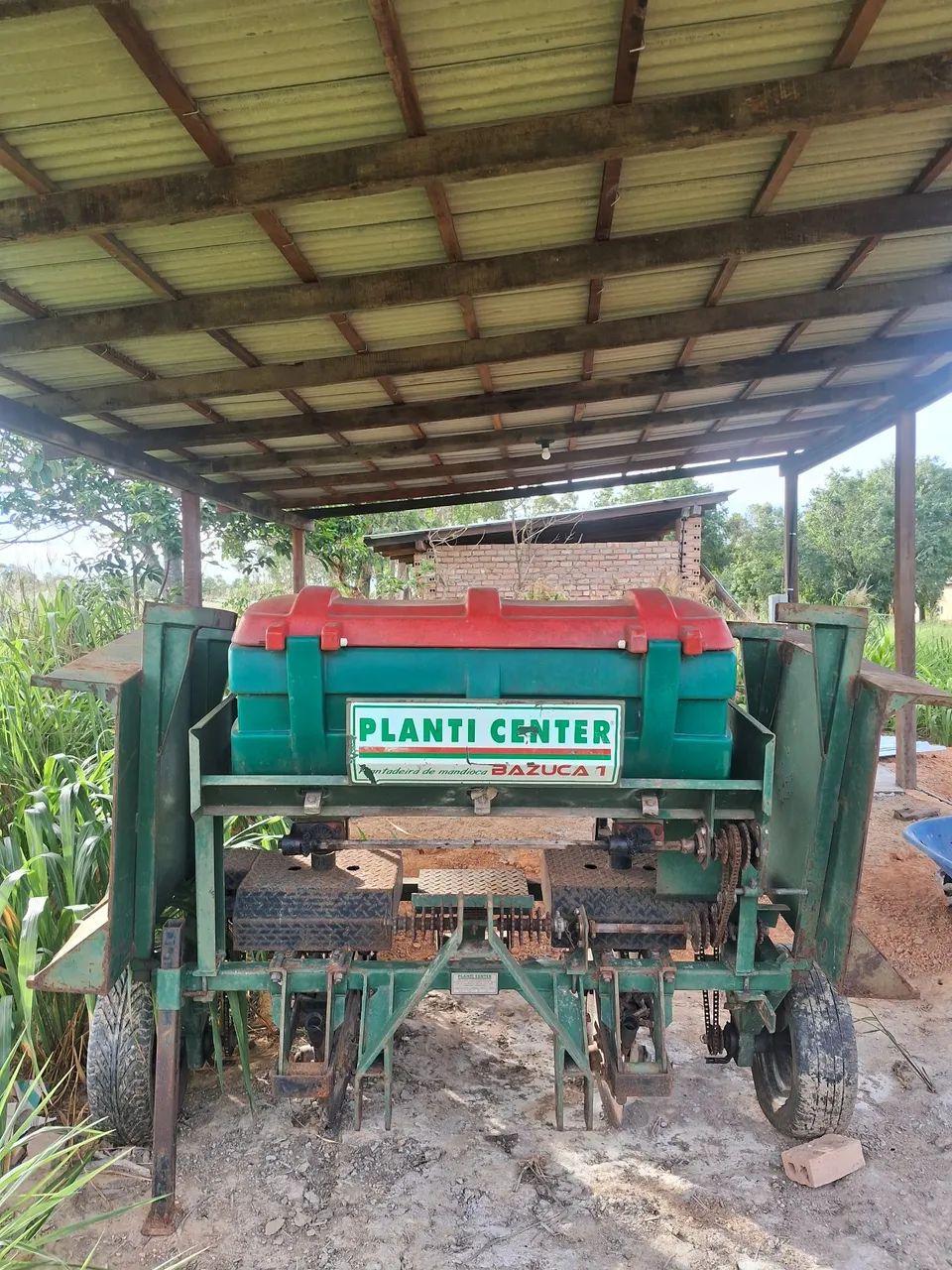 Plantadeira de mandioca plantio centre 2 linhas