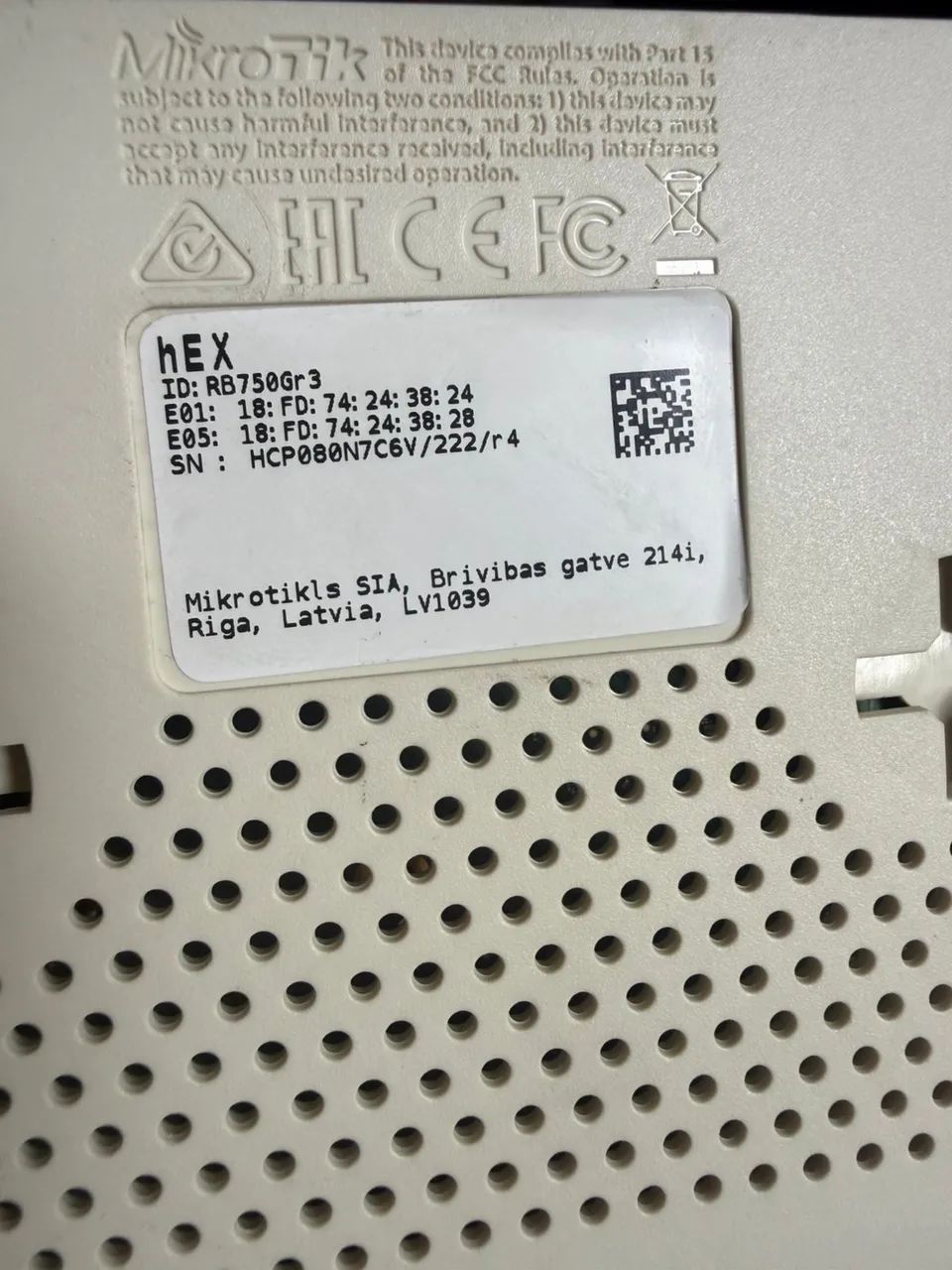 Roteador MikroTik hEX RB750Gr3 - Foto 3