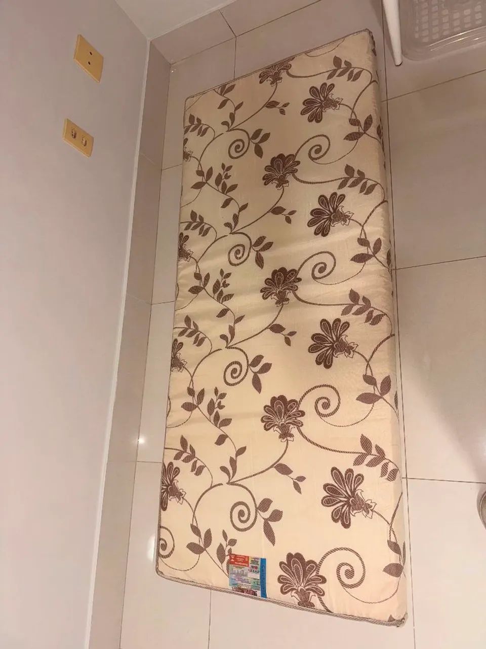 Vendo 7 colchões com capa 150,00  cada - Foto 3