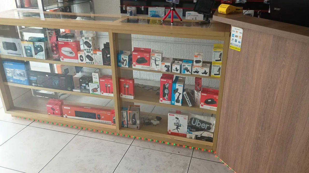 Vendo Balcões e vitrines 