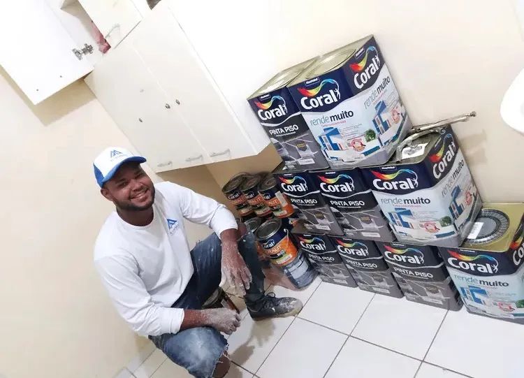 Serviços de pintura residencial e comercial.