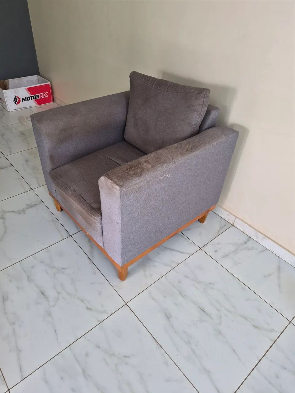 Poltrona precisa ser hegienizada - Foto 3