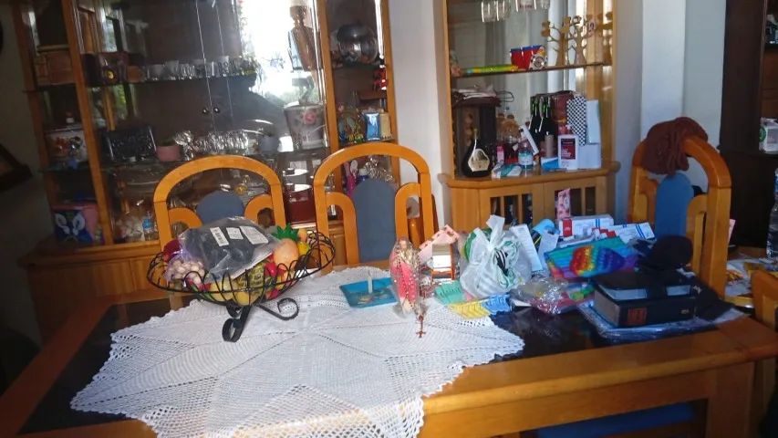 mesa de vidro, 8 cadeiras e cristaleira - Foto 3