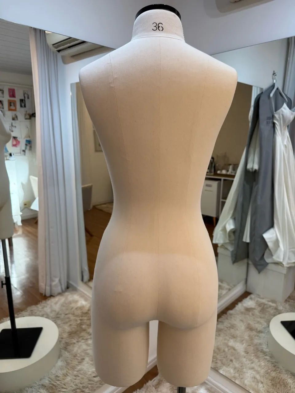MANEQUIN FEMININO TAMANHO 36 MEIA PERNA COM PÉ DE FERRO + BRAÇOS - DRAFT  - Foto 3