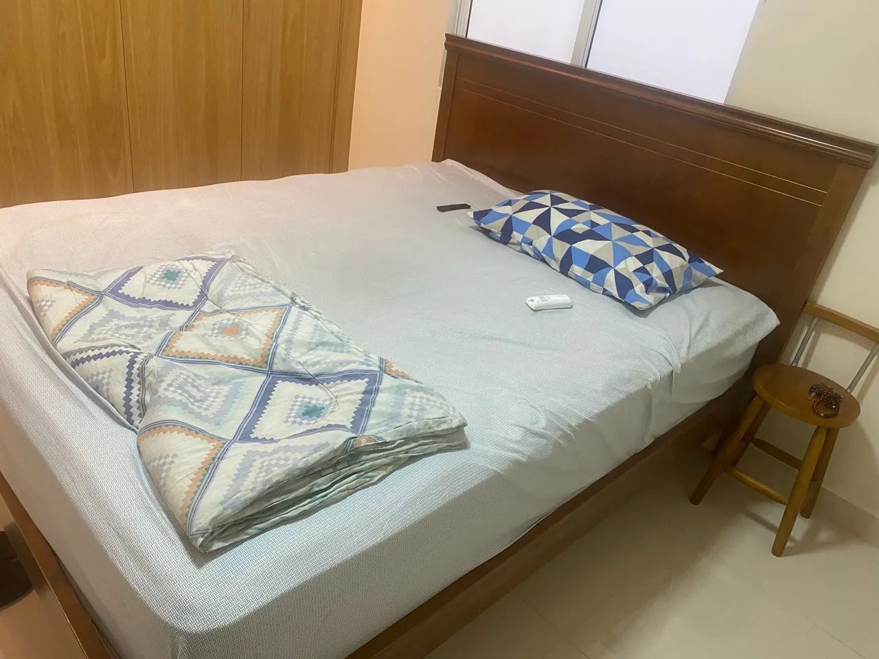 Cama de Casal de Madeira com Cabeceira e Colchão - Foto 2