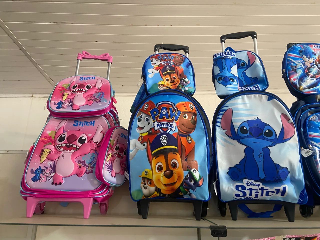 Mochilas, lancheiras e estojo 
