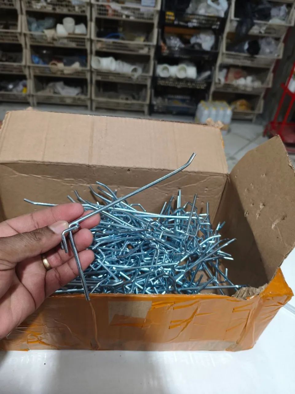 Gancho pra tela aramada R$1,70 a unidade!!! - Foto 5