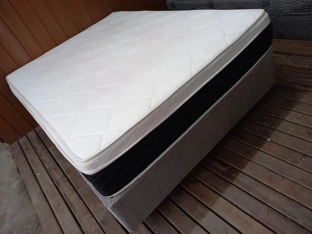 Vendo cama box de casal colchão molas ensacadas em excelente estado  - Foto 2