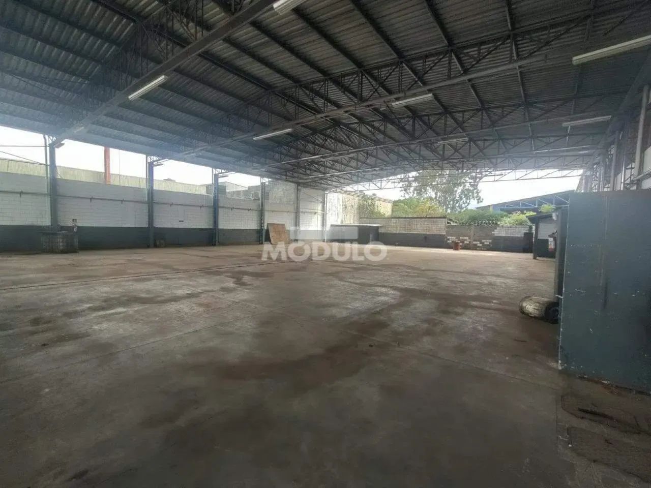 Barracão disponível para locação no bairro Minas Gerais.