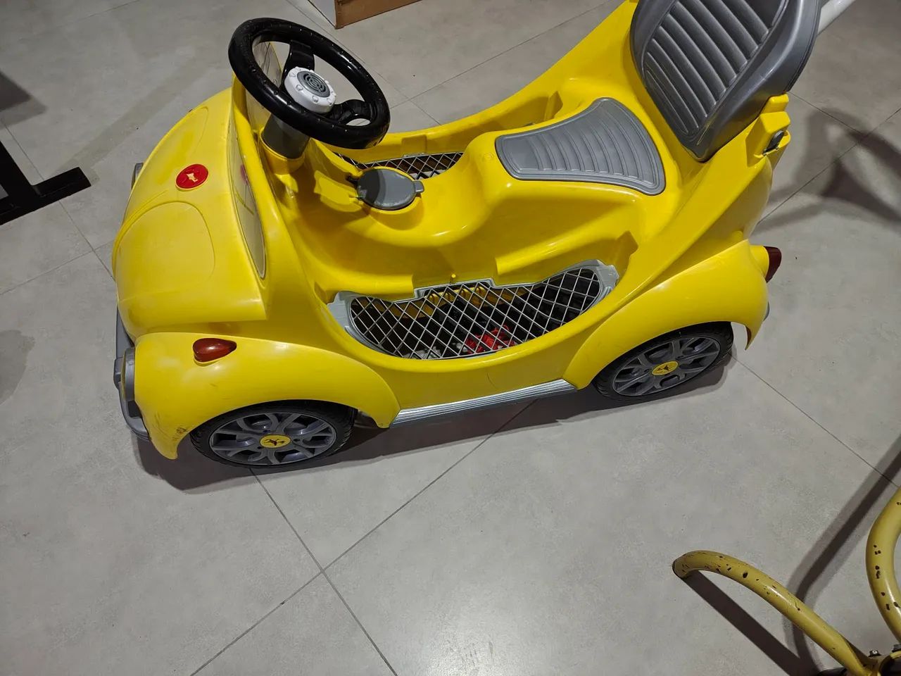 Carro de brinquedo infantil com pedal - Foto 4