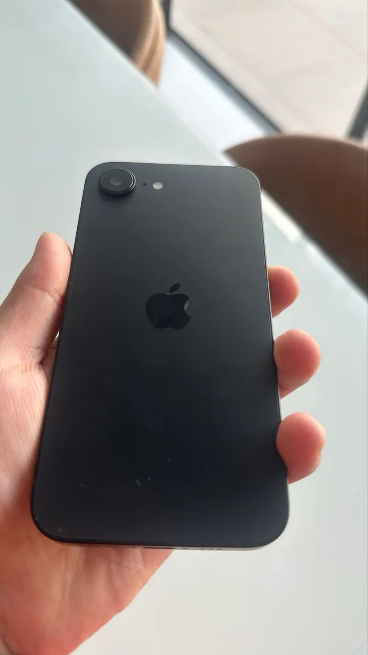 iPhone 16e