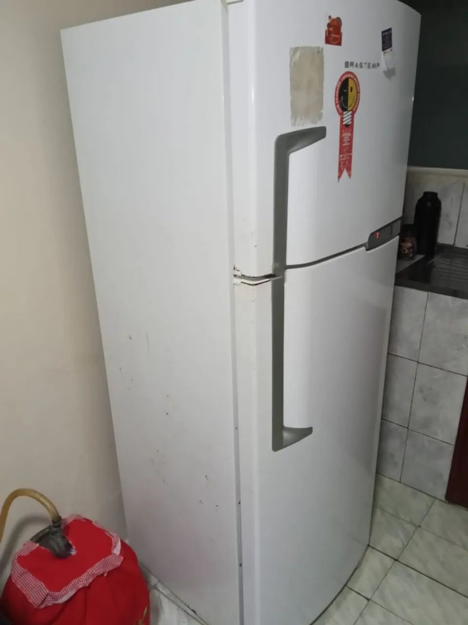 Geladeira Brastemp está funcionando perfeitamente tem algum marca de uso - Foto 2
