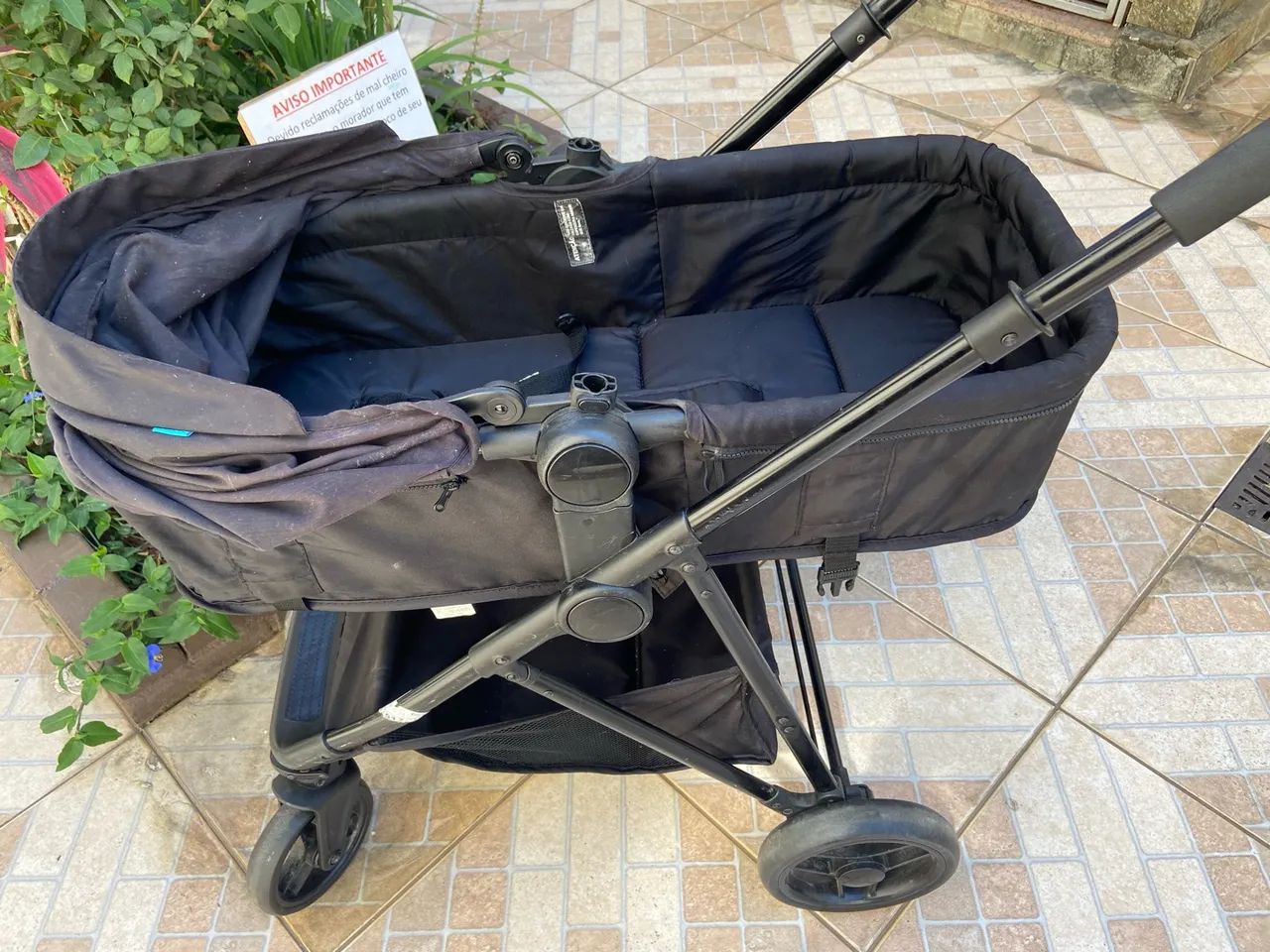 Carrinho de bebê com Moisés e bebê conforto - Foto 3