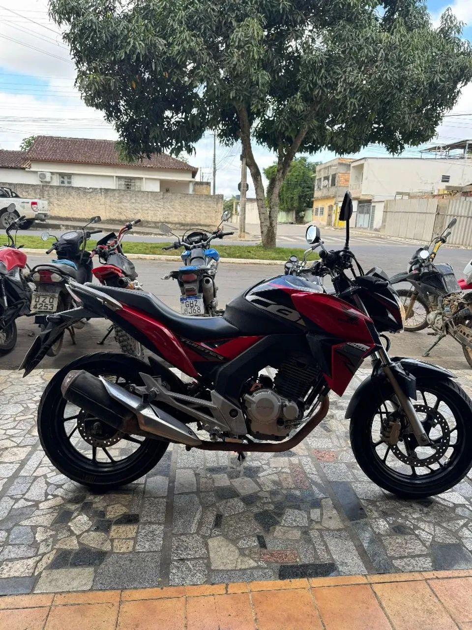 CB Twister 250 bem conservada!!!