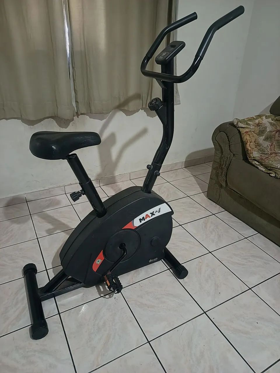 Vendo bicicleta ergométrica MAX-V.
