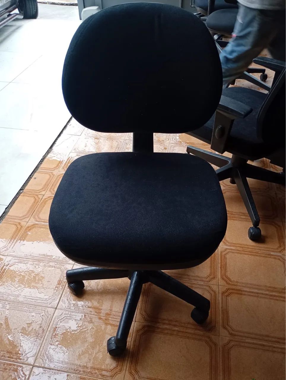 Cadeira de escritório com rodinhas  - Foto 5