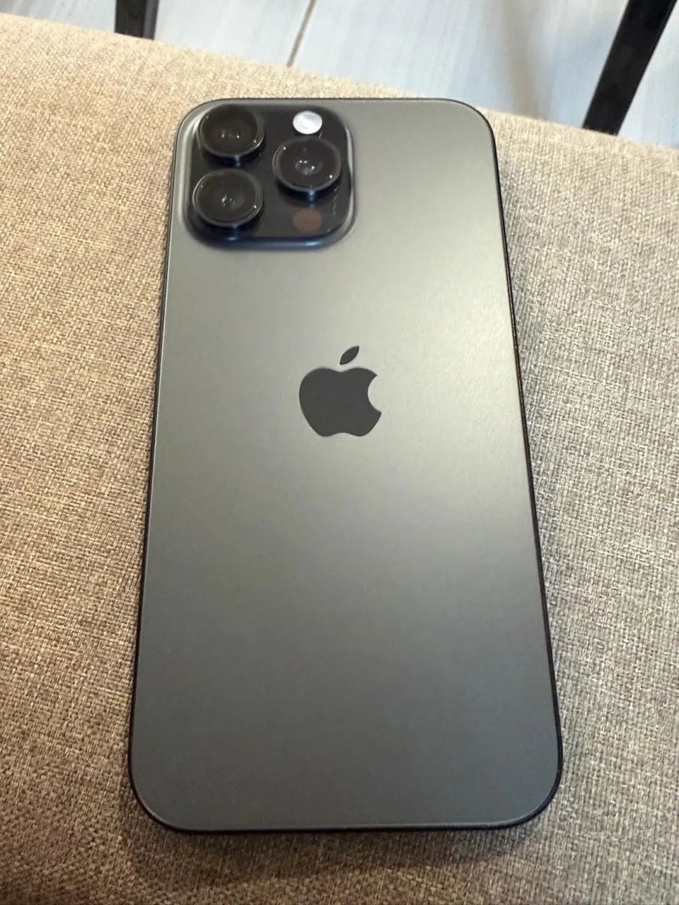 iPhone 16 pro Max 93% bateria completo sem detalhes 