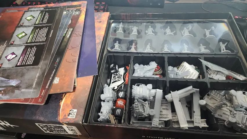 Dead by Daylight: The Board Game - Jogo de Tabuleiro - Foto 5