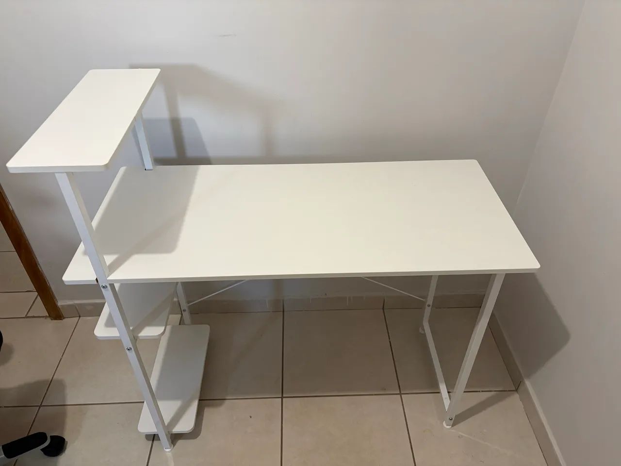 Mesa de escritório com prateleira  - Foto 3