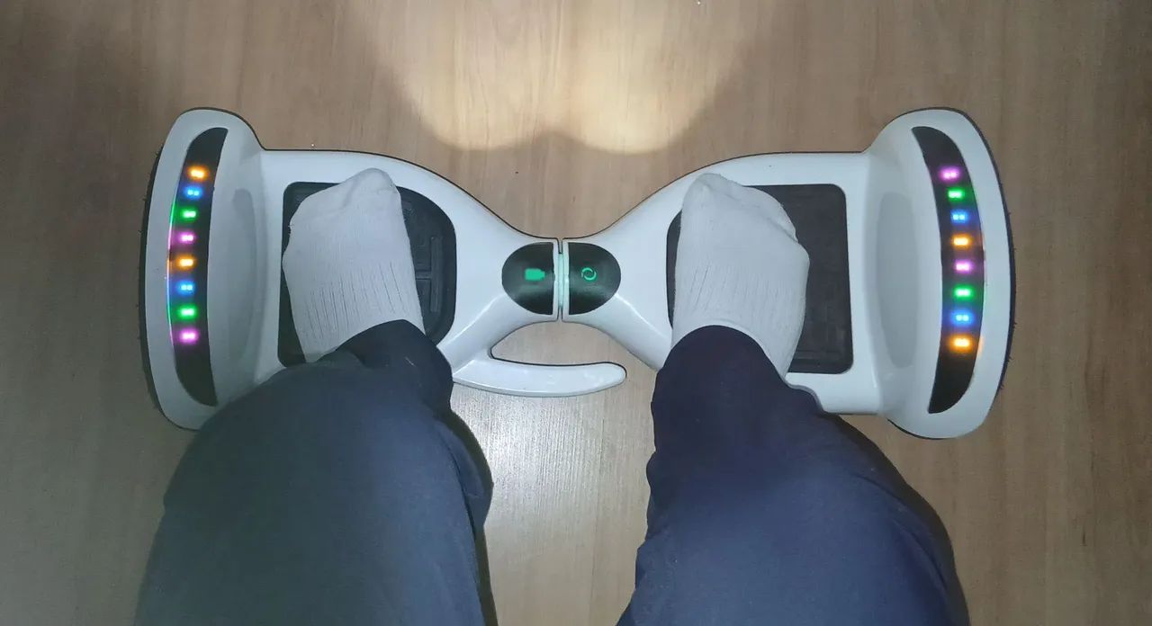 Hoverboard 10 polegadas SemiNovo com controle e carregador  - Foto 3