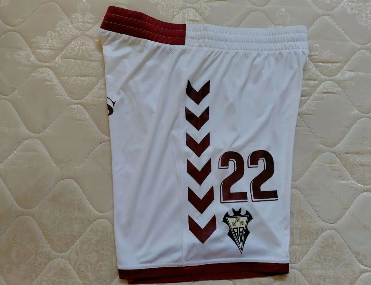 Short hummel albacete cor branco GG de 2018 - Foto 3
