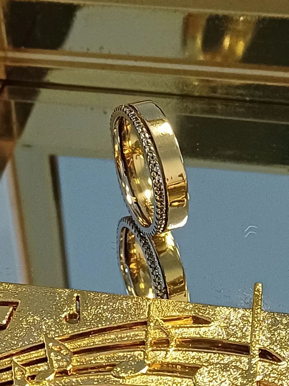 Aliança bicolor em ouro 18k com brilhantes - Foto 3