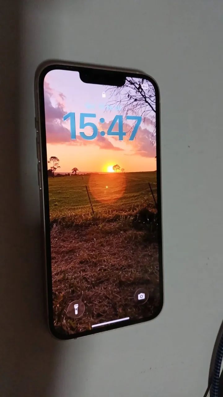 iPhone 13 semi-novo com caixa original