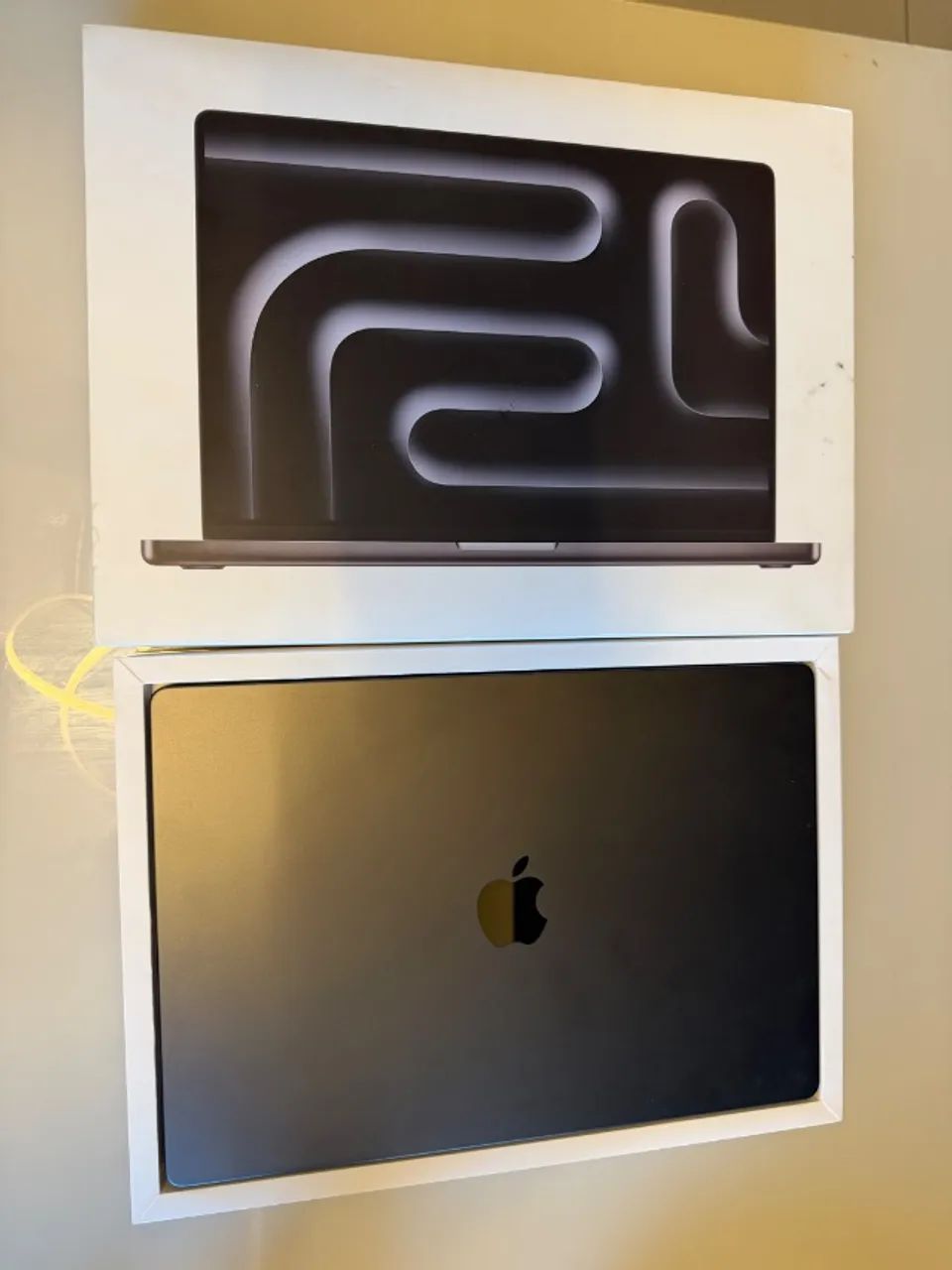 MacBook Pro M5 Max 16.2 - 2TB SSD 48GB RAM - Space black  - Foto 2