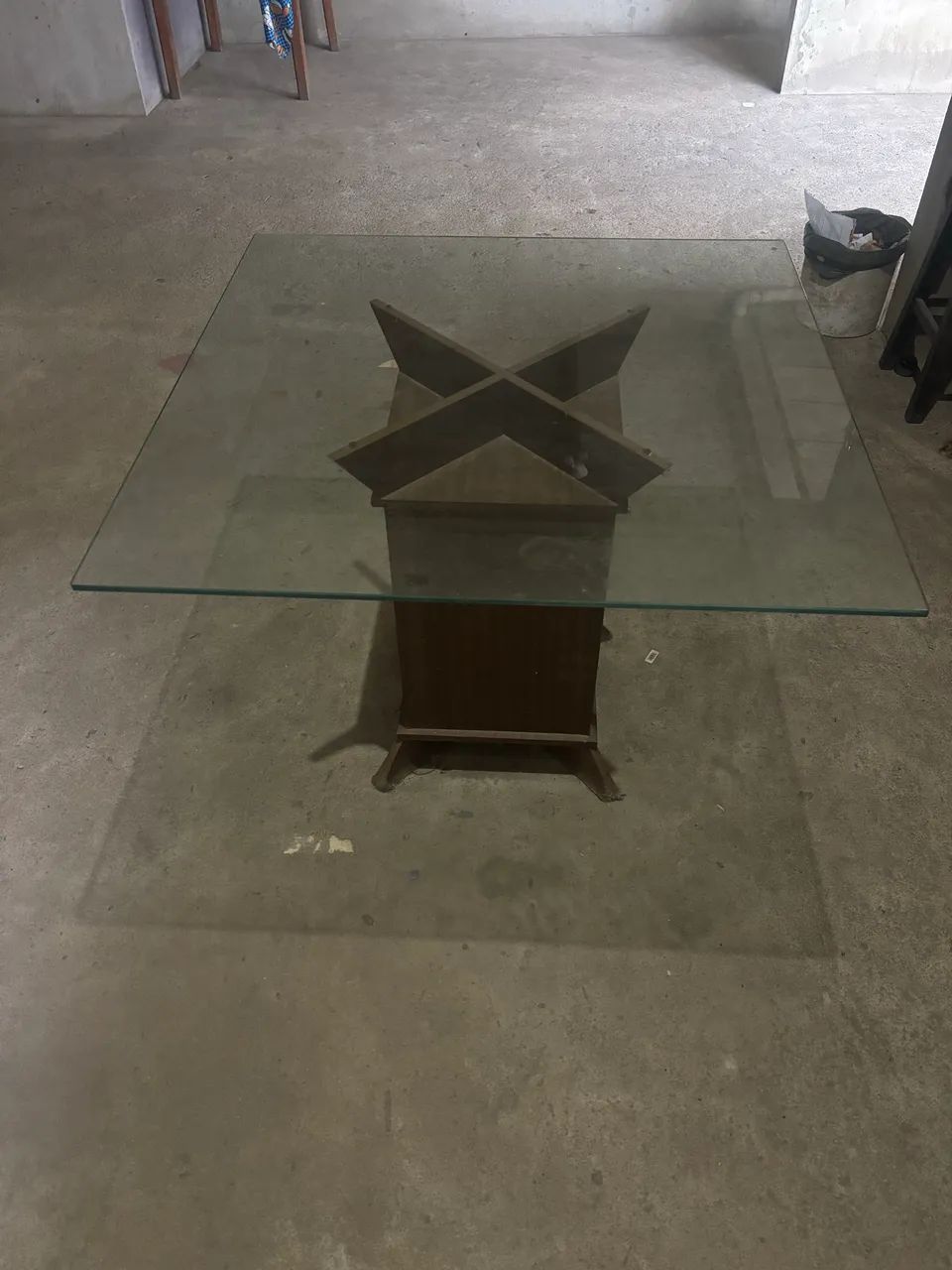 Mesa de vidro. Medida: 1x1 altura 77