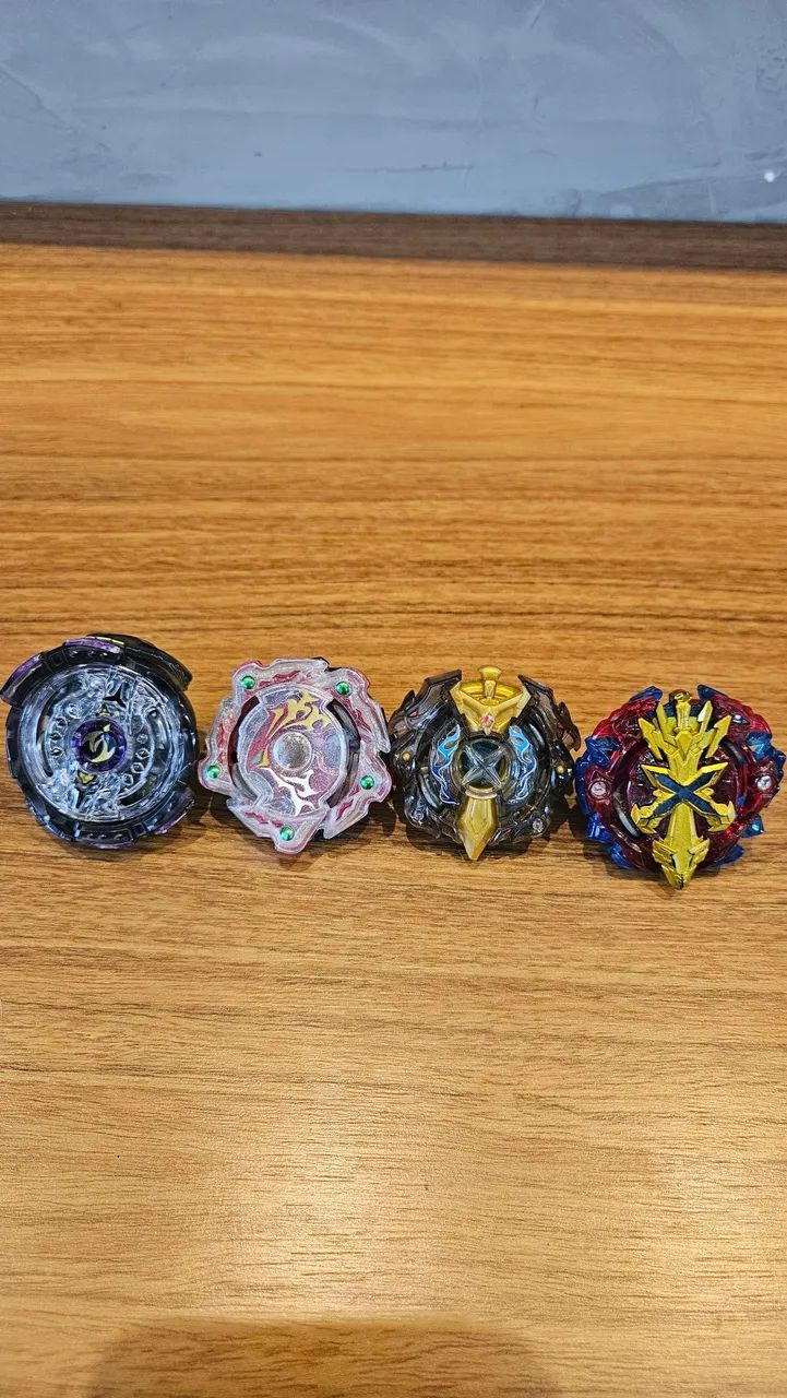 Lote de 4 Beyblades Burst