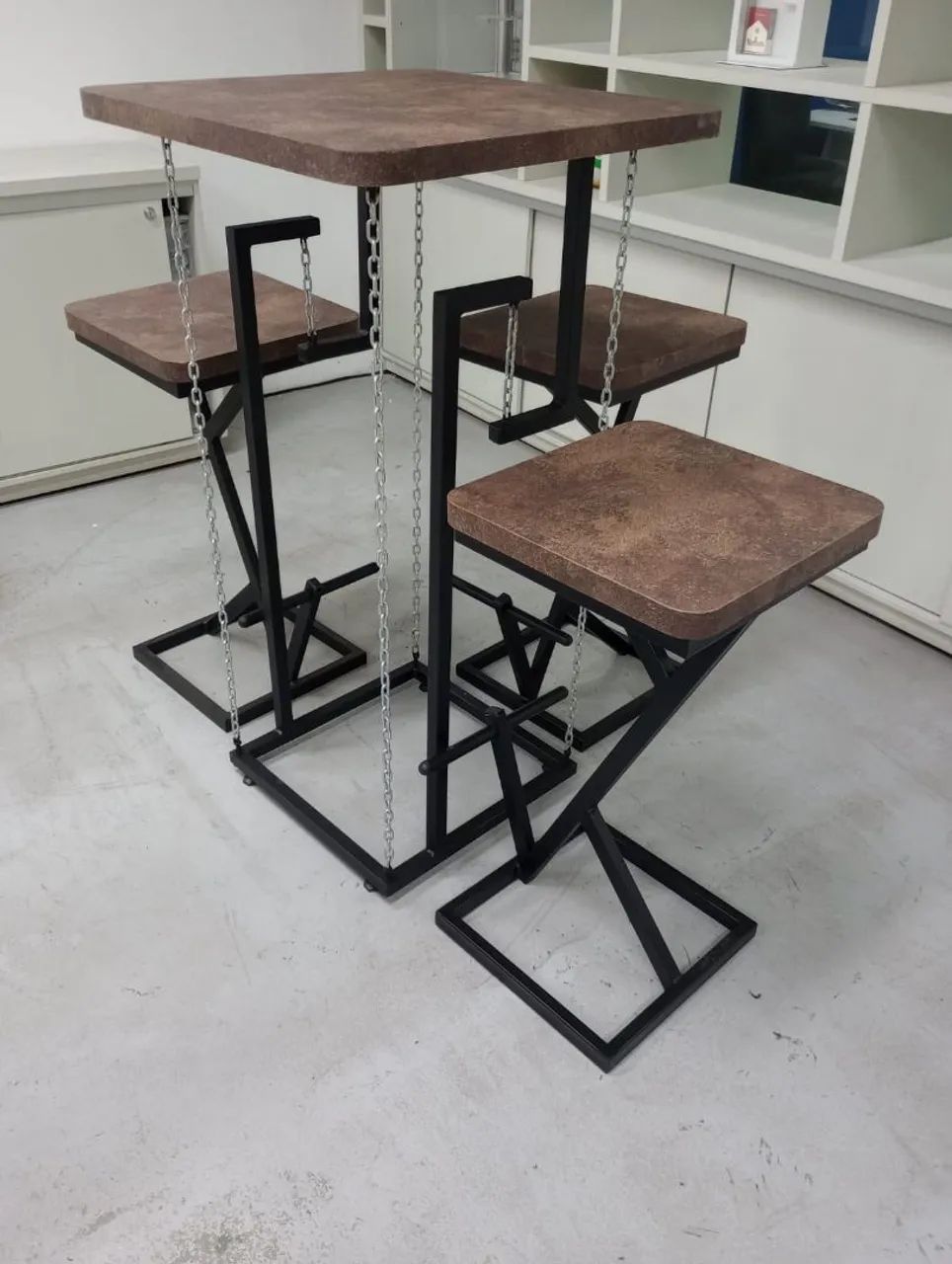 Mesa Bistrô com 3 Banquetas, peça única e exclusiva, 60x60 - Foto 4