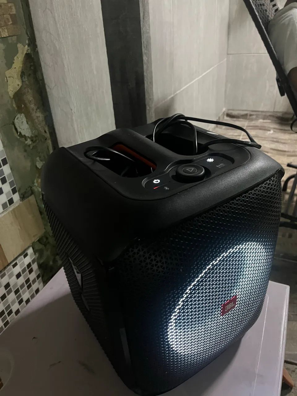 Jbl em perfeito estado funcionando tudo perfeitamente 