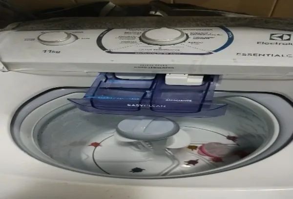 MÁQUINA DE LAVAR ROUPAS ELETROLUX BRANCA, 11KG, 220V - Foto 2
