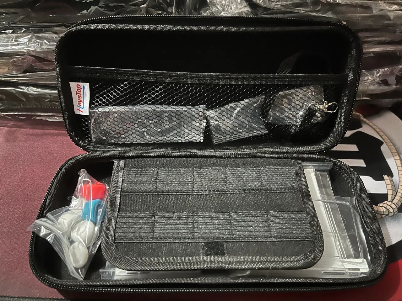 Kit de Proteção completa Nintendo Switch OLED - Case Rígida + Capas + Película + 6 Grips - Foto 3