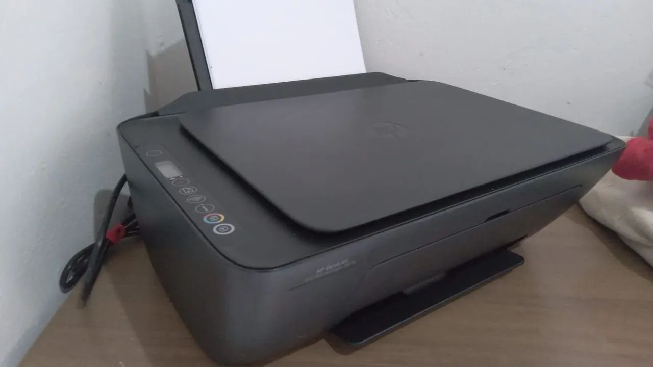 Impressora HP com cartucho colorido e preto