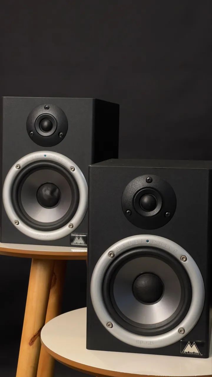 02 Monitores  M Audio Studio Phile Bx5 (Comprado no Japão)