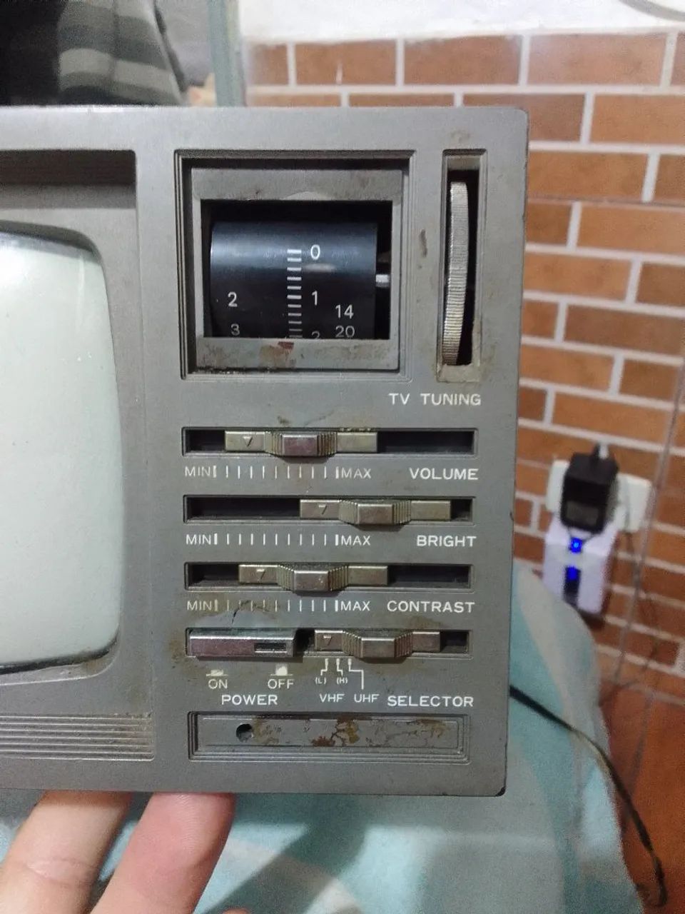 Tv deluxe com radio am e fm - Foto 3