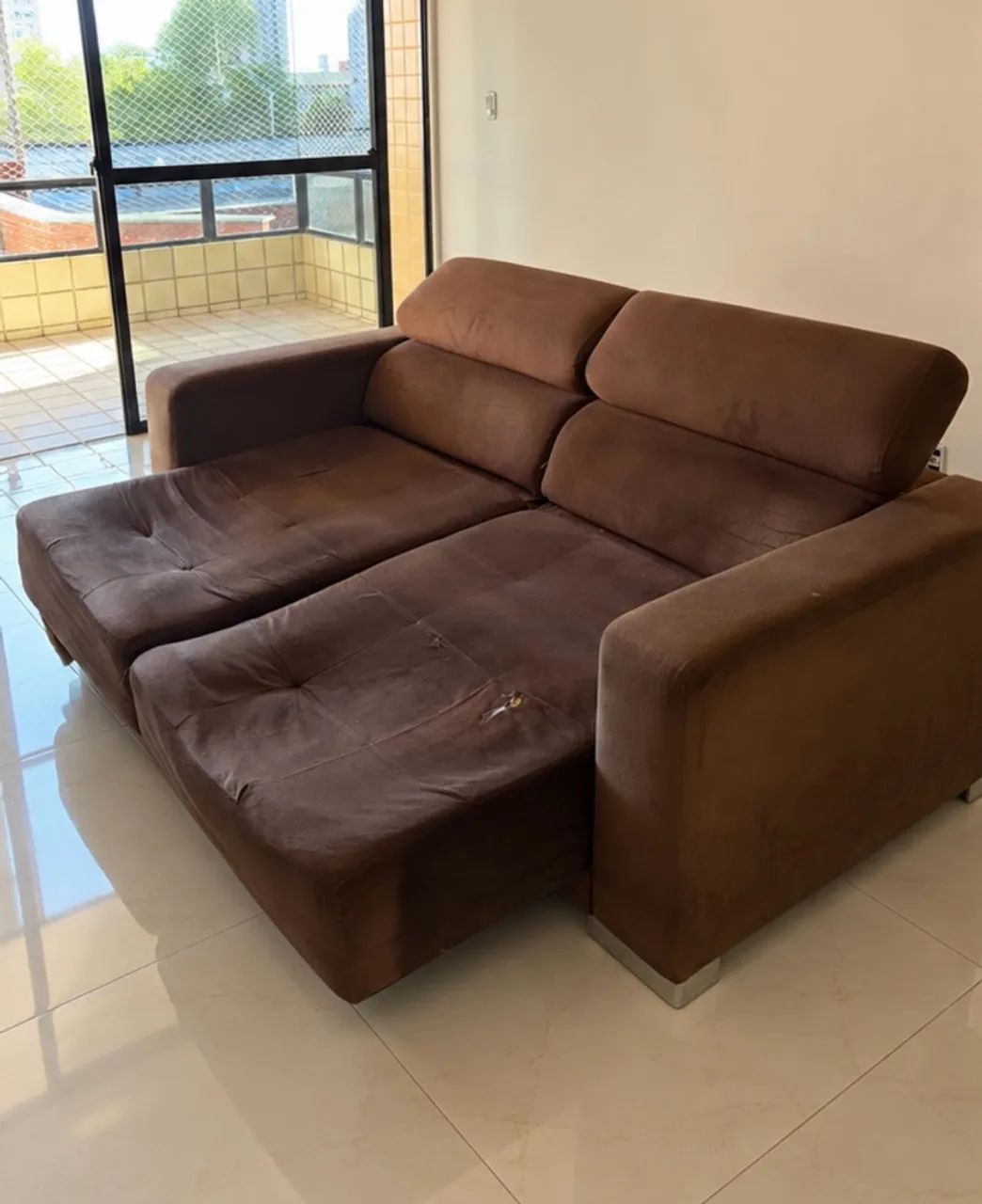 VENDO SOFÁ DE ALTO LUXO RETRÁTIL MARROM
