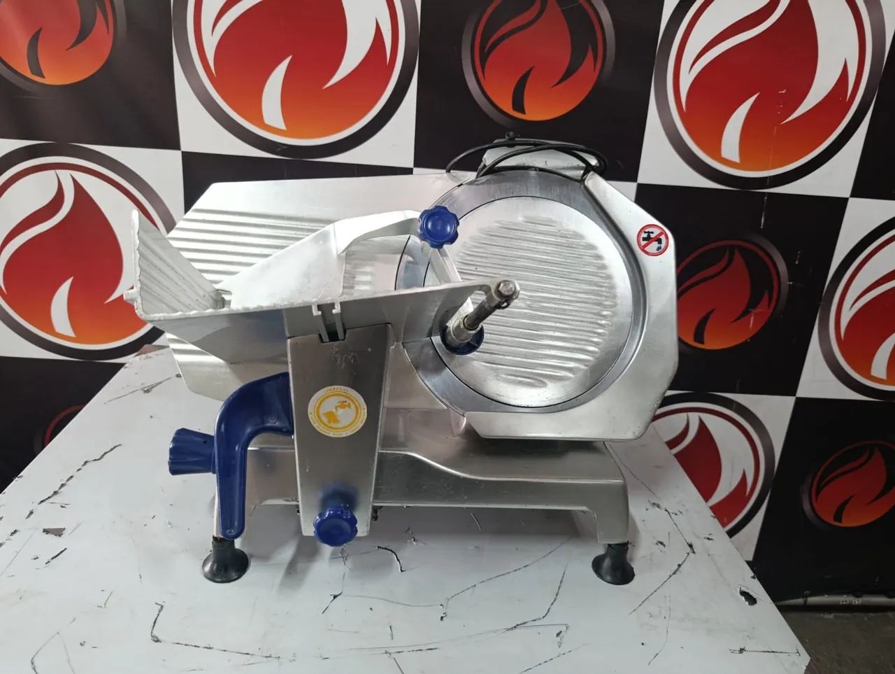 Cortador de frios industrial manual 220 volts marca Gural modelo GLP 330