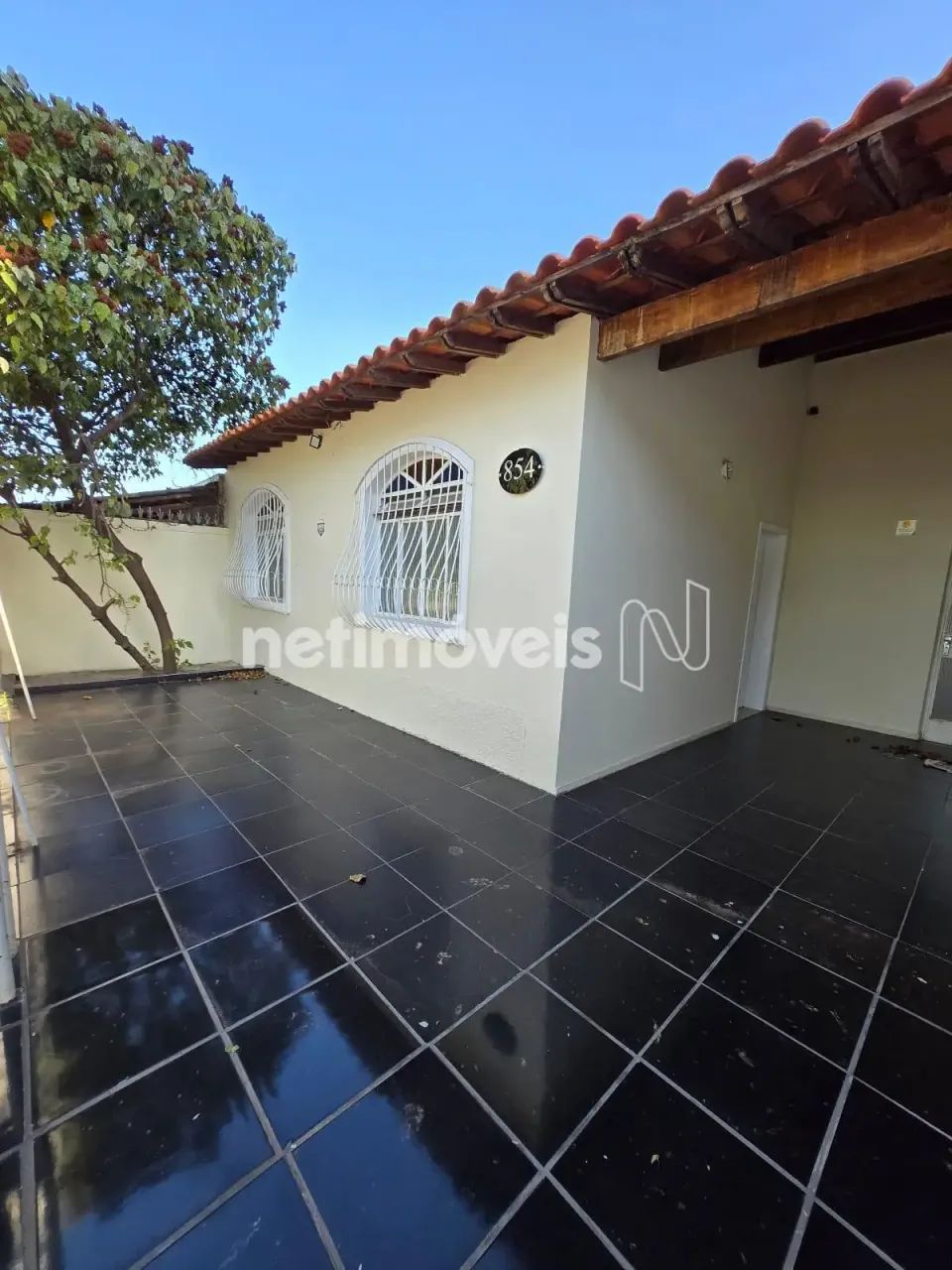 Casa ampla com 05 quartos, quintal e casa nos fundos no Bairro Esplanada