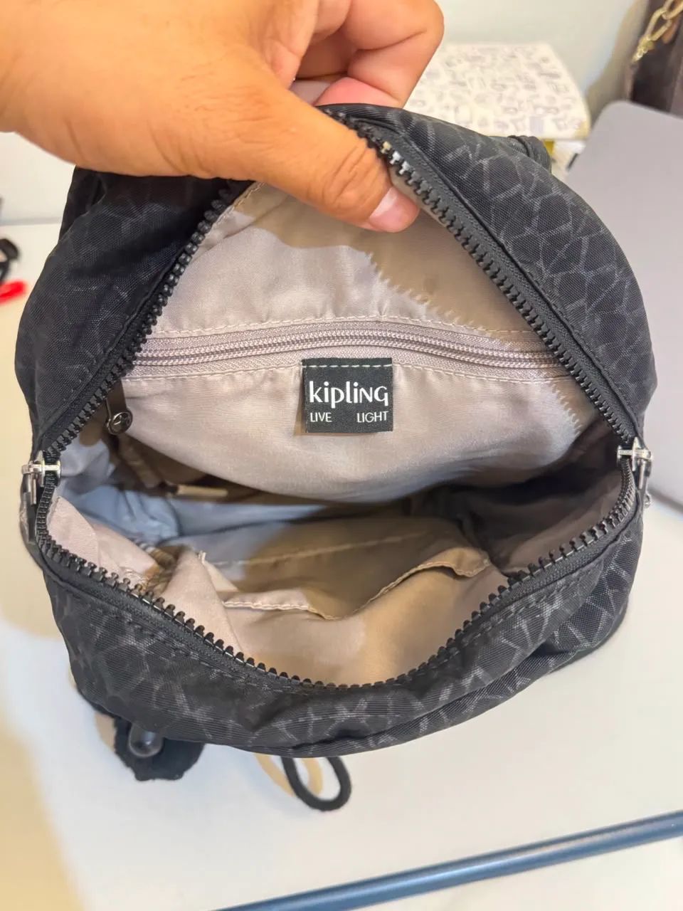 Mochila kipling cor preta. - Foto 3