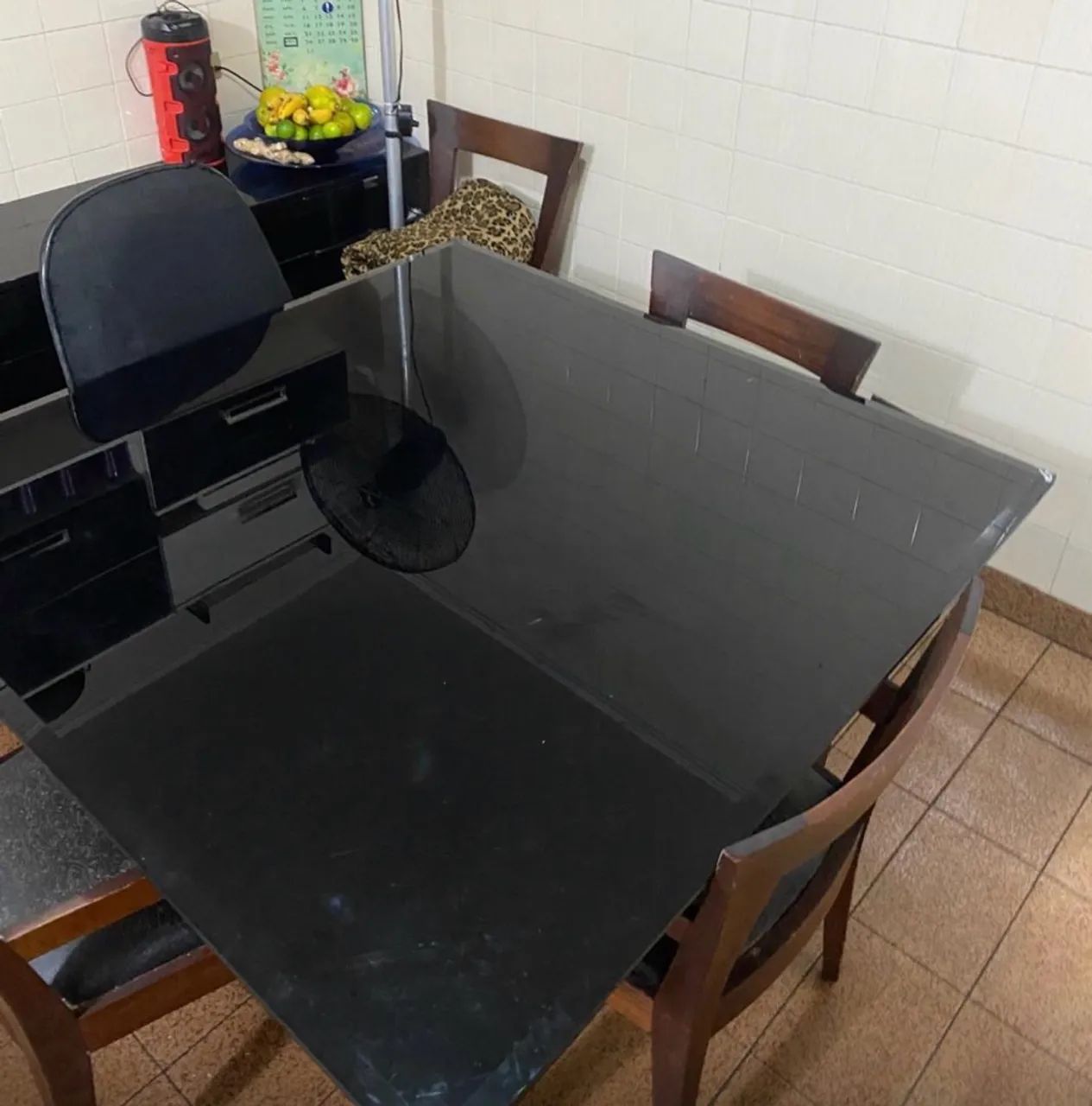 Mesa de jantar com 2 poltronas e 2 cadeiras - Foto 4