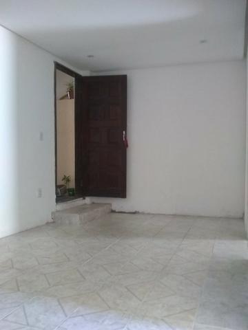 Casa 2/4 na rua Rua km 17 de Itapuã - Foto 3