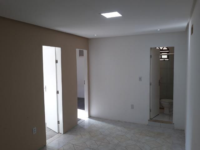 Casa 2/4 na rua Rua km 17 de Itapuã - Foto 9