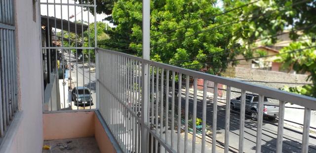 Vendo prédio de 3 pavimentos, c/8 kitinetes + ponto comercial, no Quintino Cunha - Foto 8
