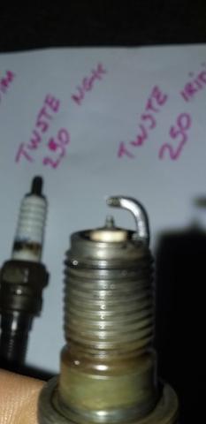 3 Vela para motos e uma torneira de combustível - Foto 3
